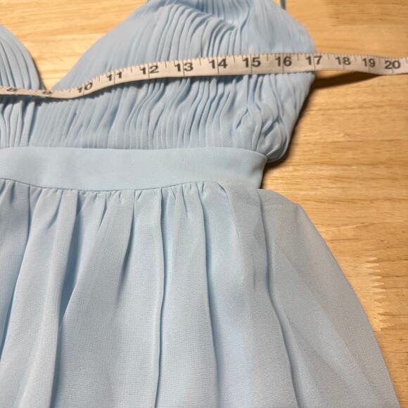 Mac Duggal NWT Pleated Chiffon Sleeveless Plunge V-Neck Gown Powder Blue Size 2 - Picture 6 of 11